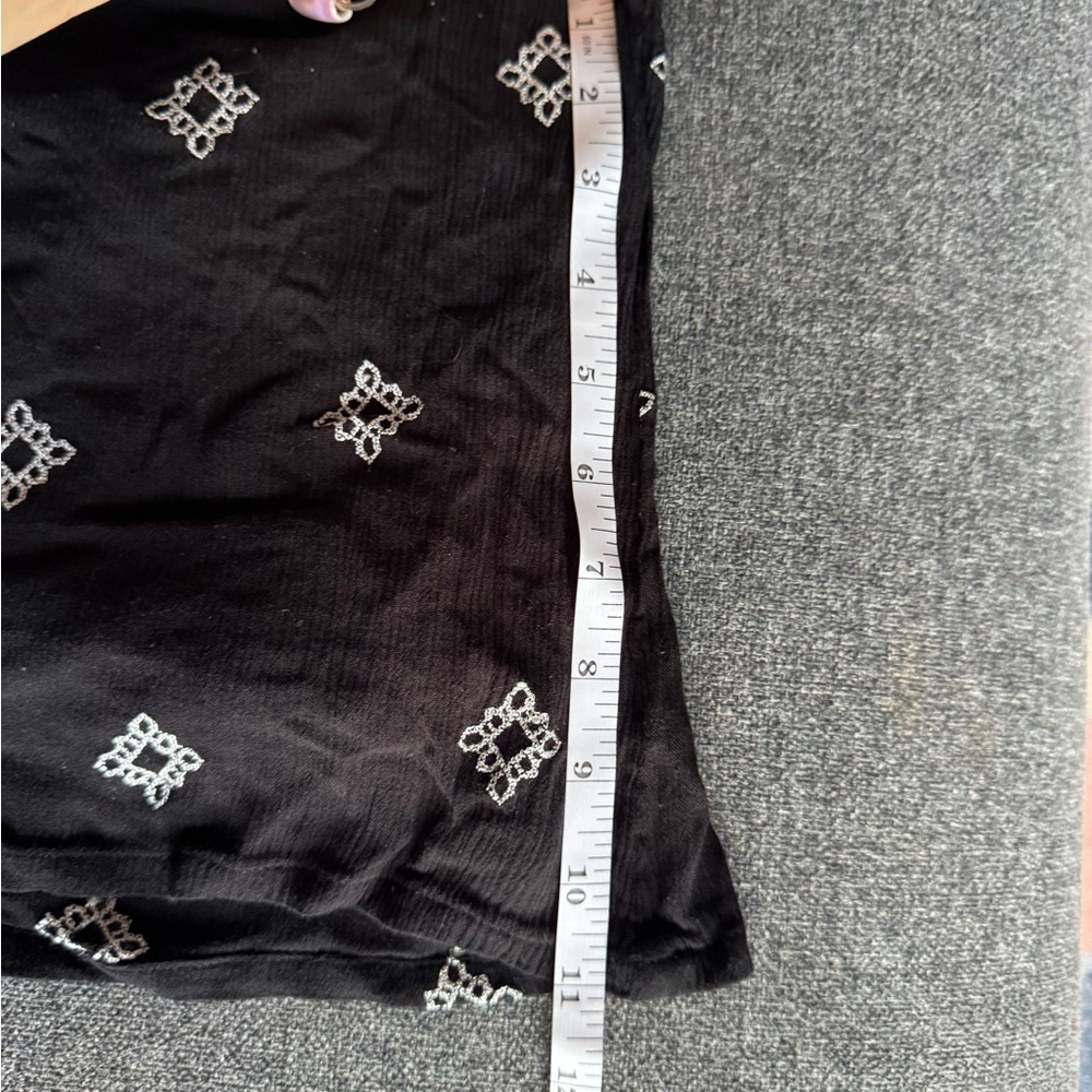 Element Black and White Patterned Crop Top w Open Back - Picture 6 of 13